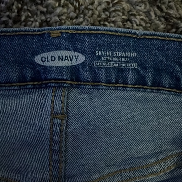 Old navy straight leg jeans/mom jeans - Picture 2 of 3